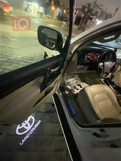 تۆیۆتا لاند کروزەر